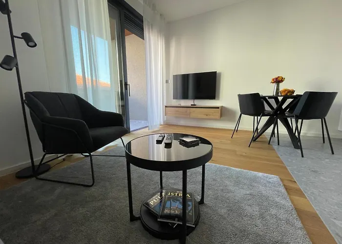 Domus Centrum With Free Parking Apartamento Pula